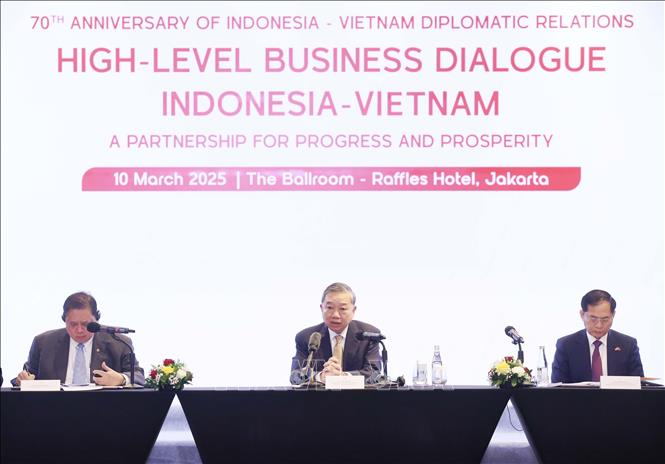 Party General Secretary To Lam attends the dialogue. VNA Photo: Thống Nhất