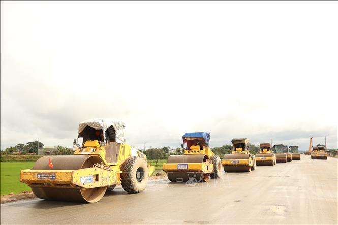 Cao tốc Khánh Hòa – Buôn Ma Thuột kết nối tỉnh Đắk Lắk với Duyên hải Nam Trung Bộ sẽ tạo động lực phát triển mới cho tỉnh Đắk Lắk và vùng Tây Nguyên. Ảnh: Tuấn Anh - TTXVN