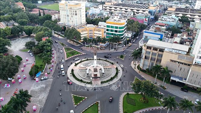 Sau 50 năm giải phóng, thành phố Buôn Ma Thuột đạt được nhiều thành tựu về kinh tế - xã hội và tỉnh đang hướng đến mục tiêu xây dựng Buôn Ma Thuột trở thành đô thị trung tâm vùng Tây Nguyên vào năm 2045 theo Kết luận của Bộ Chính trị. Ảnh: TTXVN phát
