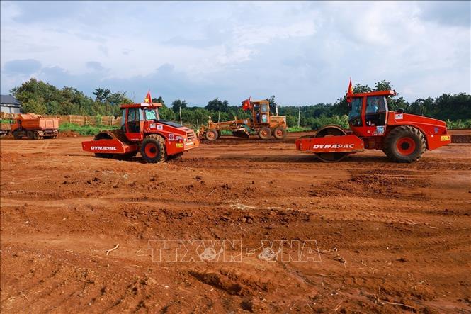 Công trường thi công đường bộ cao tốc Khánh Hòa - Buôn Ma Thuột. Ảnh: Dương Giang-TTXVN