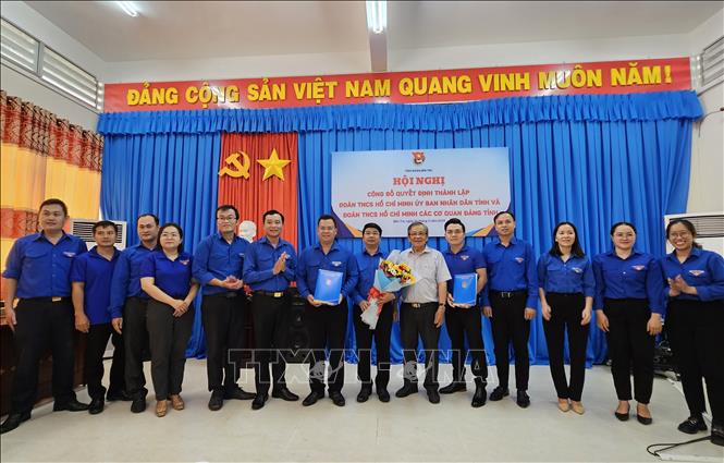 Ban Thường vụ Tỉnh đoàn Bến Tre công bố  thành lập và chỉ định Ban Chấp hành Đoàn TNCS Hồ Chí Minh Ủy ban nhân dân tỉnh. Ảnh: Chương Đài - TTXVN