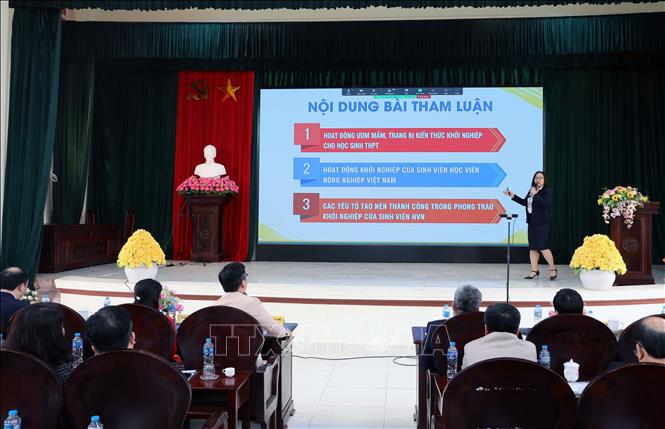 Lại Thị Ngọc Hà, Phó trưởng Khoa, Khoa Công nghệ thực phẩm, Học viện Nông nghiệp Việt Nam trình bày tham luận. Ảnh: Đại Nghĩa - TTXVN
