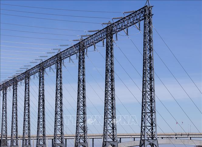 Đường dây điện nối từ trạm thủy điện Sir Adam Beck của Canada tại Niagara Falls, Ontario, Canada, ngày 10/3/2025. Ảnh: THX/TTXVN