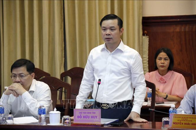 Ông Đỗ Hữu Huy, Chủ tịch UBND tỉnh Bình Thuận, phát biểu tại buổi làm việc. Ảnh: Nguyễn Thanh - TTXVN