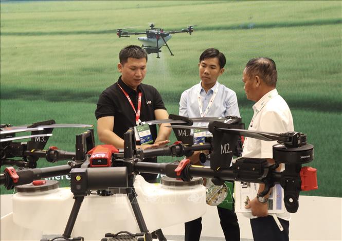  Doanh nghiệp giới thiệu thiết bị nông nghiệp tại AGRITECHNICA ASIA 2025 . Ảnh: Xuân Anh - TTXVN