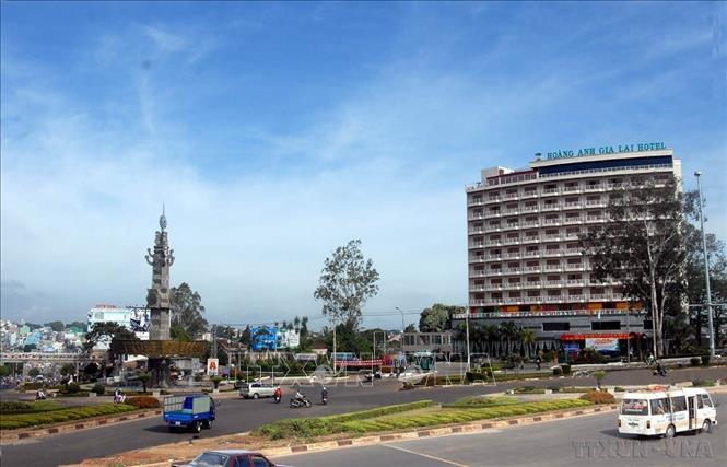 Ngã ba Phù Đổng, thành phố Pleiku - trung tâm kinh tế văn hoá chính trị của tỉnh Gia Lai (2009). Ảnh: Sỹ Huynh- TTXVN