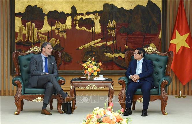 PM Pham Minh Chinh reeceives EDF's Senior VP Government and International Affairs Erkki Maillard. VNA Photo: Dương Giang