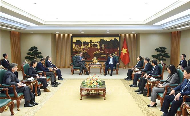 PM Pham Minh Chinh reeceives EDF's Senior VP Government and International Affairs Erkki Maillard. VNA Photo: Dương Giang