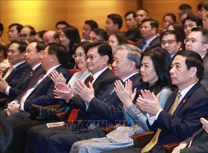 Party General Secretary To Lam and his spouse attend the concert. VNA Photo: Thống Nhất 