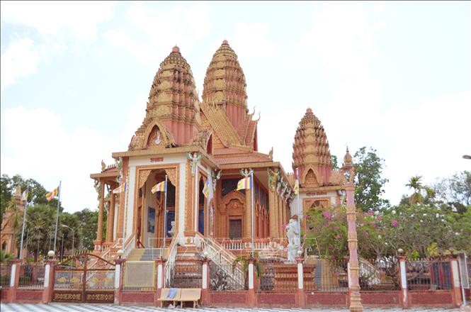 Chùa Sê rây Cro Săng (phường 2, thị xã Vĩnh Châu), nơi diễn ra lễ hội phước biển. Ảnh: Tuấn Phi - TTXVN 