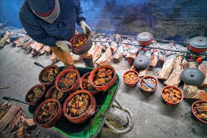 Nhiếp ảnh đã, đang là một trong những công cụ tuyên truyền đắc lực, lan tỏa vẻ đẹp văn hóa, con người Việt Nam đến thế giới. Trong ảnh: Cá kho Vũ Đại - món ăn dân dã, đặc sản nức tiếng của quê hương Hà Nam. Ảnh: Khánh Hòa – TTXVN