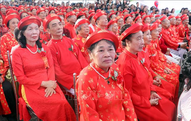 Các cụ dự lễ trương yến năm Ất Tỵ -  2025 làng Hành Thiện. Ảnh: Nguyễn Lành - TTXVN 