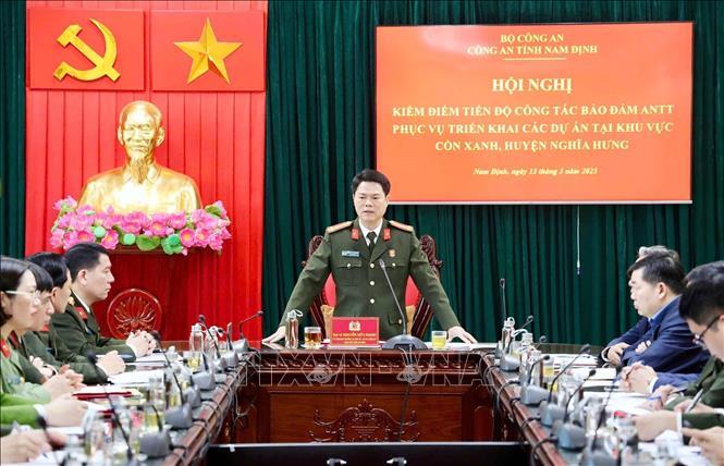 Đại tá Nguyễn Hữu Mạnh, Giám đốc Công an tỉnh Nam Định phát biểu chỉ đạo tại hội nghị. Ảnh: TTXVN phát