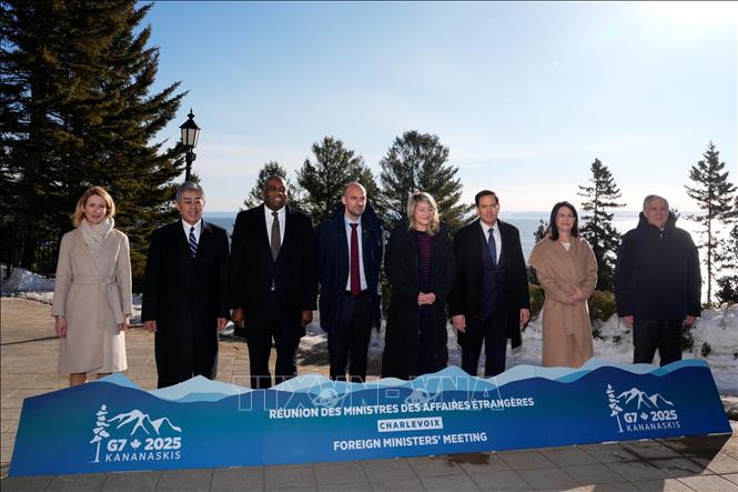 Các đại biểu chụp ảnh chung tại Hội nghị Ngoại trưởng G7 ở La Malbaie, Canada ngày 13/3/2025. Ảnh: REUTERS/TTXVN
