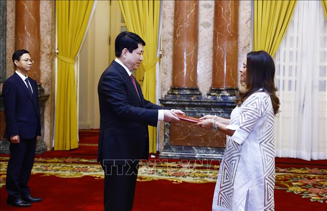Chủ tịch nước Lương Cường nhận Quốc thư từ Đại sứ Cộng hoà Panama Nubiela Yanarith Ayala Modes. Ảnh: Lâm Khánh – TTXVN