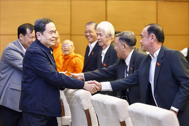 Chủ tịch Quốc hội Trần Thanh Mẫn với đại biểu. Ảnh: Doãn Tấn - TTXVN