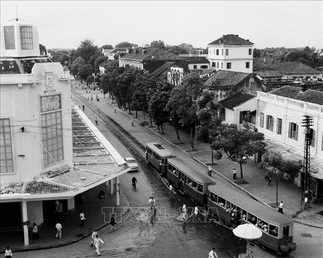 Đoạn đầu phố Hàng Bài, khu vực hồ Hoàn Kiếm năm 1960. Ảnh: Minh Trường - TTXVN