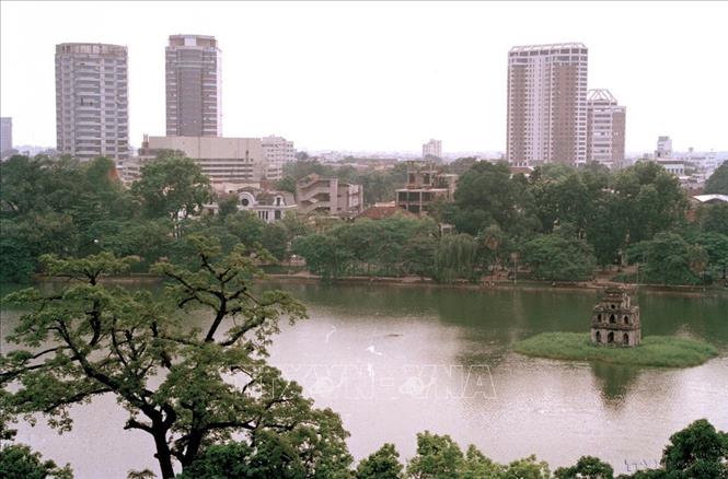 Hồ Hoàn Kiếm năm 1997. Ảnh: Phùng Triệu - TTXVN