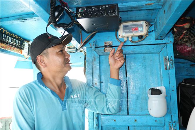 Thiết bị giám sát hành trình được lắp đặt trên tàu cá của ngư dân tỉnh Ninh Thuận. Ảnh: Nguyễn Thành – TTXVN