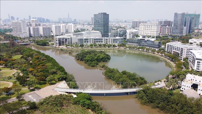 Toàn cảnh công viên Hồ Bán Nguyệt Khu dân cư Phú Mỹ Hưng (Quận 7, Thành phố Hồ Chí Minh). Ảnh: Thanh Vũ-TTXVN