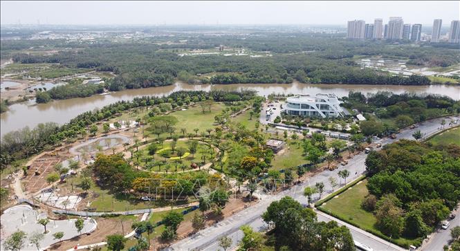 Công viên Ánh Trăng bên bờ Rạch Đỉa và Rạch Thầy Tiêu - Khu dân cư Nam Sài Gòn (Quận 7, Thành phố Hồ Chí Minh. Ảnh: Thanh Vũ-TTXVN