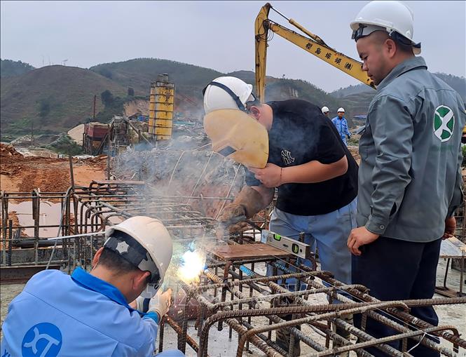 Thi công công trình nhà máy thủy điện Sông Lô 5 (Bắc Quang, Hà Giang). Ảnh: Đức Thọ - TTXVN