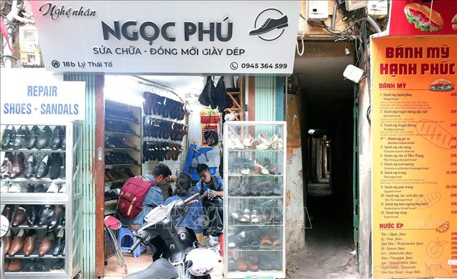 Nhiều hộ dân sinh sống trên phố Lý Thái Tổ sẽ phải di dời để thực hiện dự án. Ảnh: Lê Đông - TTXVN