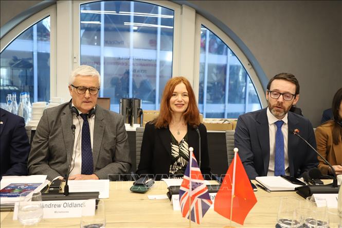 Nicola Watkinson, Managing Director of TheCityUK, speaks at a seminar on financial centre development. VNA Photo: Hữu Tiến