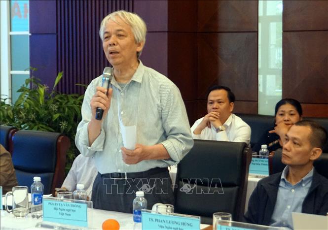 Các nhà khoa học, nhà nghiên cứu phát biểu tại hội thảo. Ảnh: Trịnh Bang Nhiệm - TTXVN