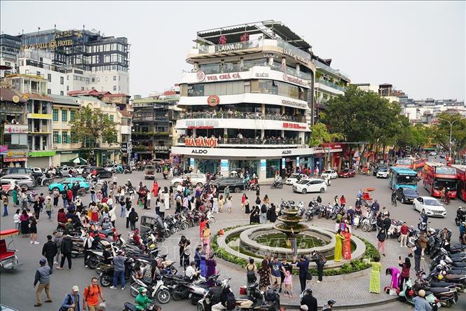 Người dân tụ tập chụp ảnh trước thời điểm phá dỡ tòa nfun88 dang ky "fun88 dang kym cá mập" - Ảnh  thời sự trong nước - Văn hoá & Xã hội - Thông tấn xã