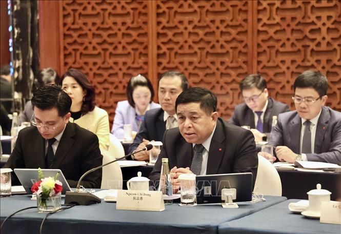 Phó Thủ tướng Nguyễn Chí Dũng thăm làm việc tại thành phố Thâm Quyến. Ảnh: TTXVN phát