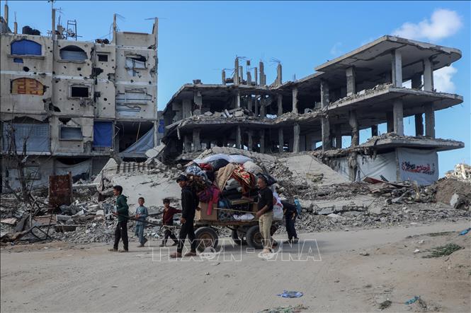 Người dân sơ tán tránh xung đột tại thành phố Gaza ngày 19/3/2025. Ảnh: THX/TTXVN