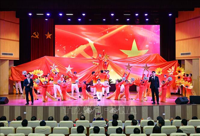 Chương trình văn nghệ chào mừng của đoàn viên, thanh niên Trường Đại học Sư phạm Hà Nội. Ảnh: Thanh Tùng - TTXVN