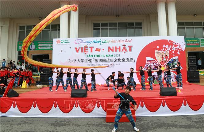 Tiết mục văn nghệ giao lưu văn hóa Việt - Nhật. Ảnh: Văn Dũng - TTXVN                             