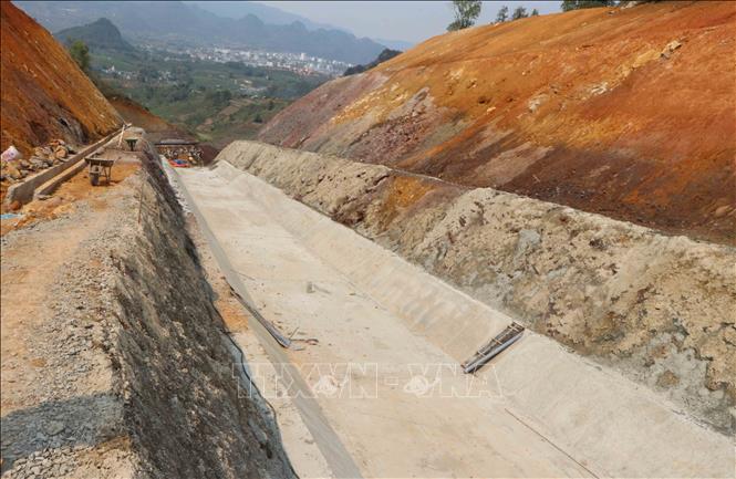 Một phần hệ thống mương thoát nước đang được thi công. Ảnh: Nguyễn Oanh - TTXVN