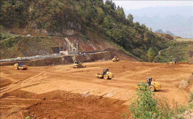 Thi công dự án hồ chứa nước Giang Ma (Tam Đường, Lai Châu). Ảnh: Nguyễn Oanh - TTXVN