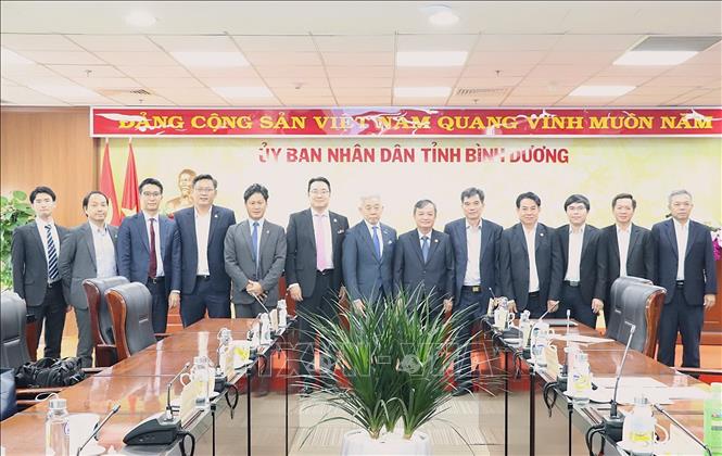 Lãnh đạo tỉnh Bình Dương cùng Tập đoàn Tokyu (Nhật Bản) tại buổi làm việc. Ảnh: TTXVN phát