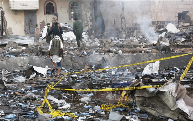 Ngày 20/3/2025, Mỹ tiếp tục thực hiện ít nhất 4 đợt không kích vào quận Al Mina thuộc thành phố Hodeidah, nơi có cảng biển và trụ sở lực lượng hải quân của Houthi. Ảnh: THX/TTXVN