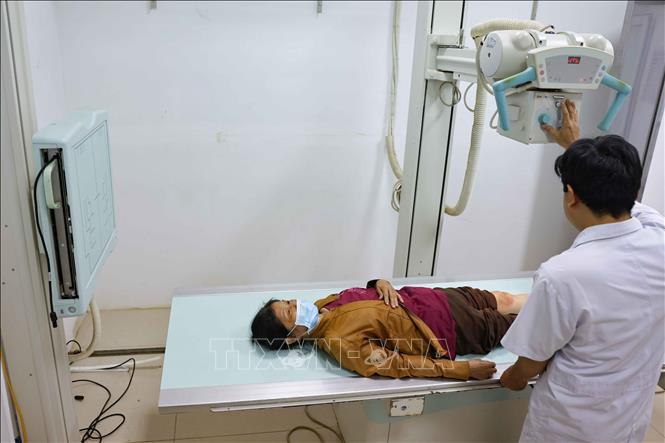 Bệnh viện không ngừng phát triển chất lượng nhân lực cũng như đầu tư mua sắm trang thiết bị phục vụ nhu cầu khám chữa bệnh của nhân dân. Ảnh: Thanh Tùng - TTXVN