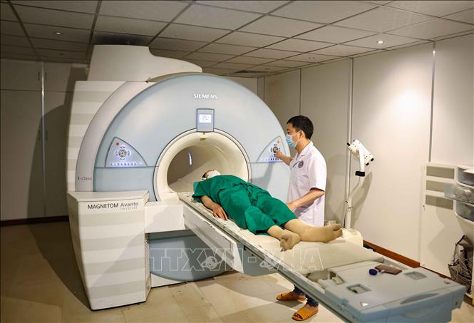 Bệnh viện không ngừng phát triển chất lượng nhân lực cũng như đầu tư mua sắm trang thiết bị phục vụ nhu cầu khám chữa bệnh của nhân dân. Ảnh: Thanh Tùng - TTXVN