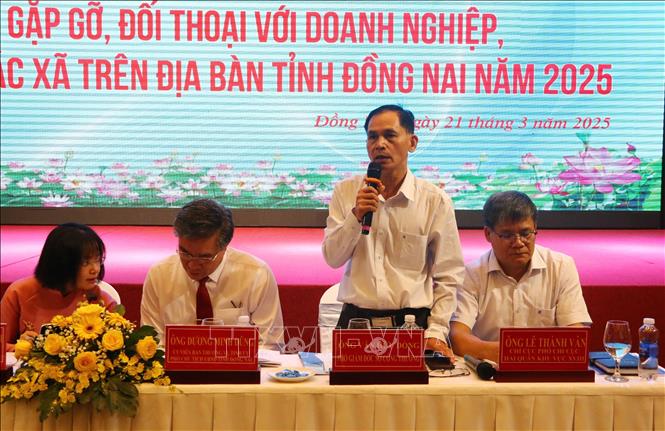 Ngành chức năng Đồng Nai giải đáp thắc mắc của doanh nghiệp. Ảnh: Công Phong - TTXVN