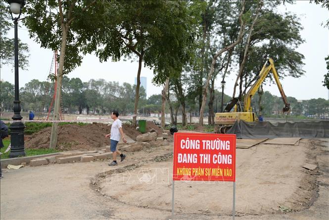 Biển cảnh báo của đơn vị thi công. Ảnh: Lương Hiếu/TTXVN phát