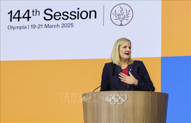 Bà Kirsty Coventry phát biểu sau khi được bầu làm Chủ tịch IOC tại phiên họp IOC lần thứ 144 ở Costa Navarino, Hy Lạp, ngày 20/3/2025. Ảnh: THX/TTXVN