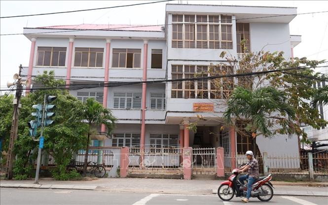 Trụ sở cũ của UBND Phường 2 (thành phố Tuy Hòa) tạm dừng sửa chữa để tránh lãng phí khi sắp xếp đơn vị hành chính. Ảnh: Xuân Triệu - TTXVN 