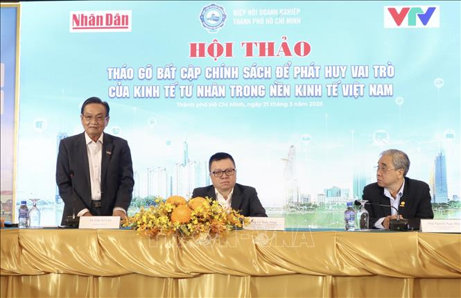 Ban tổ chức điều hành phần thảo luận tại hội thảo. Ảnh: Xuân Anh - TTXVN