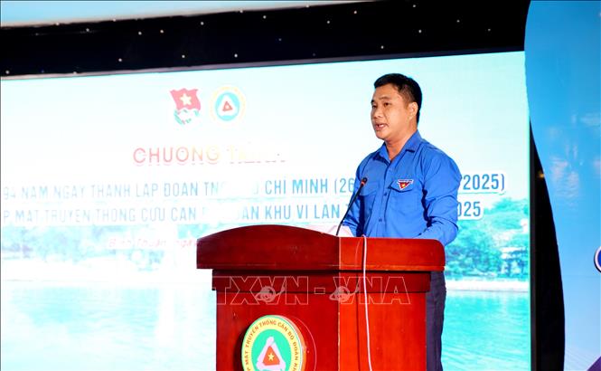 Bí thư Tỉnh đoàn Bình Thuận Trương Minh Quang phát biểu tại chương trình. Ảnh: Hồng Hiếu - TTXVN 