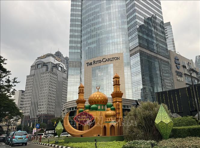 Đường phố Jakarta được trang hoàng trong tháng Ramadan và Lễ Idul Fitri. Ảnh: Đỗ Quyên - PV TTXVN tại Indonesia

