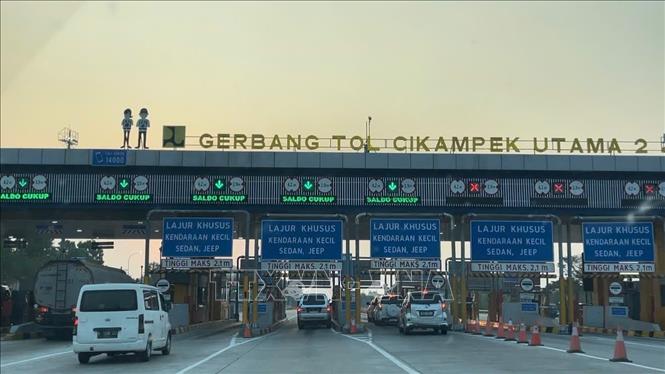 Trạm soát vé đường cao tốc thường được mở miễn phí để tránh ùn tắc vào những ngày cao điểm của Lễ Idul Fitri. Ảnh: Đào Trang - PV TTXVN tại Indonesia 