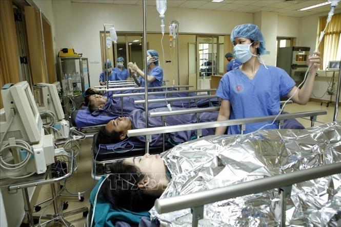  Các ca mổ đều có sự đóng góp thầm lặng của các nữ bác sĩ, điều dưỡng khoa Gây mê Hồi sức – Bệnh viện Trung ương Quân đội 108. Ảnh: Dương Ngọc – TTXVN