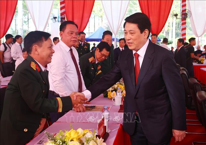 Chủ tịch nước Lương Cường với các đại biểu dự Lễ kỷ niệm 50 năm Giải phóng tỉnh Bình Phước (23/3/1975 – 23/3/2025). Ảnh: Lâm Khánh – TTXVN